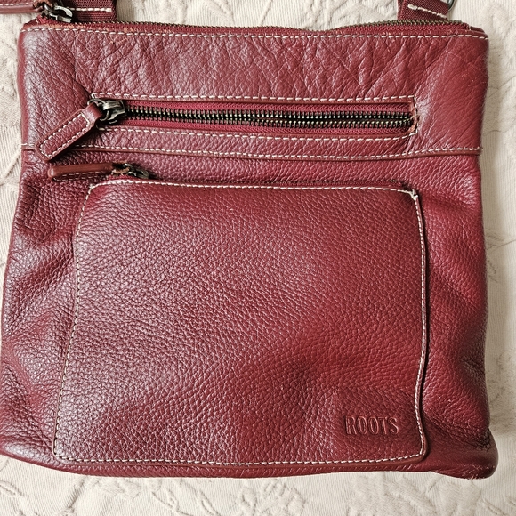 ROOTS Leather Bag - Picture 2 of 8